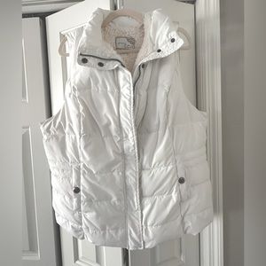 Puffy vest in creamy white LIKE NEW Condition.